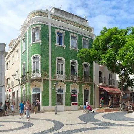 A38 - Rising Sun Top-floor Flat Apartamento Lagos