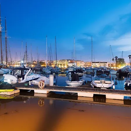 Rising Sun Top-floor Flat Appartamento *