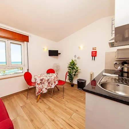 A38 - Rising Sun Top-floor Flat Apartamento Lagos