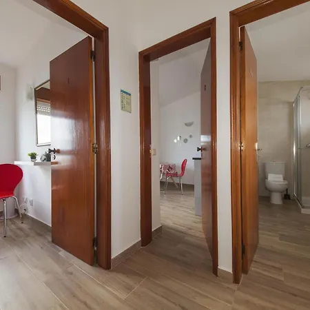 Rising Sun Top-floor Flat