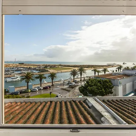 Rising Sun Top-floor Flat Appartamento *